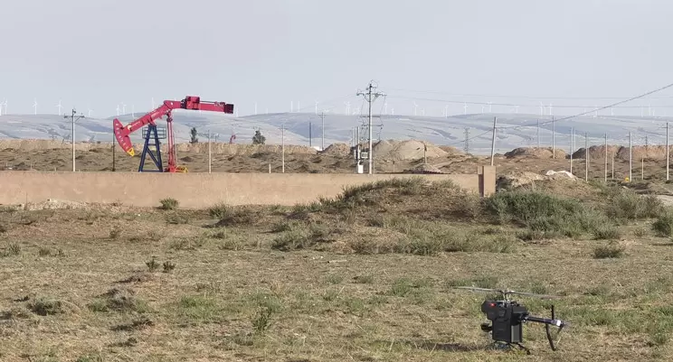 ما الذي يمكن أن تفعله طائرات بدون طيار لفحص أنابيب النفط والغاز؟ يُشرح بالتفصيل استخدامات هذه الطائرات لفحص الأنابيب.