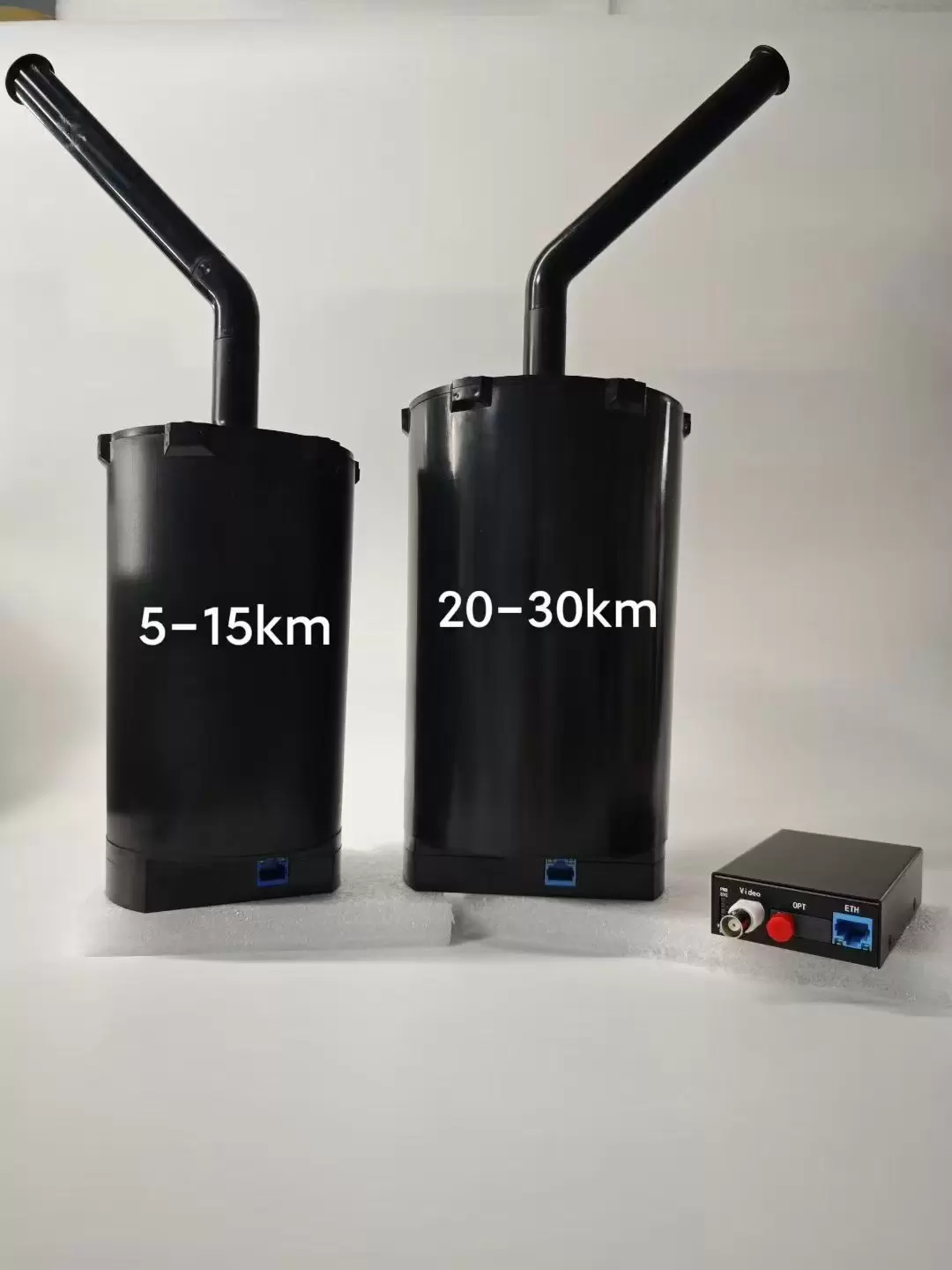 طائرات بدون طيار مجهزة ببكرات الألياف البصرية لمدى 3 كم، 5 كم، 10 كم، 15 كم، 20 كم، 30 كم، 40 كم.